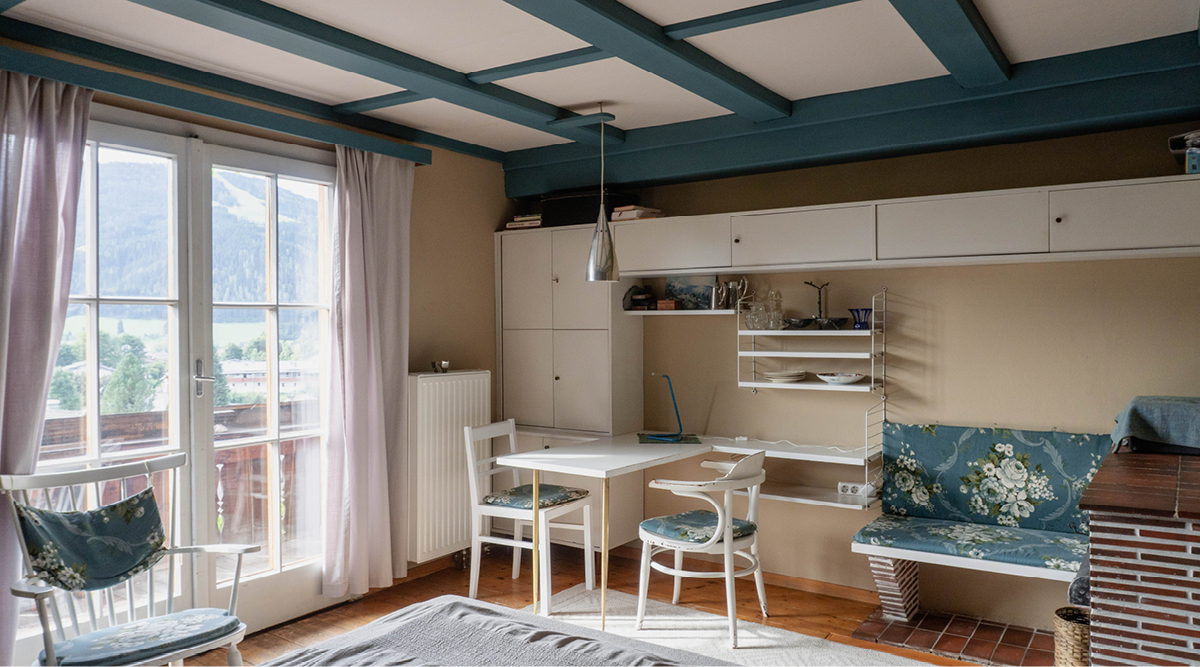 Eines der Schlafzimmer im Obergeschoss mit Originaleinrichtung