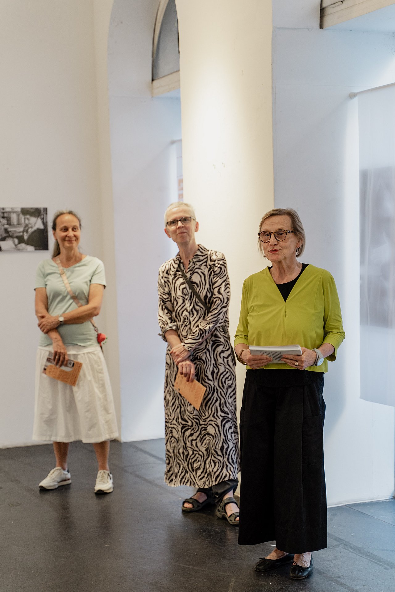 Von links nach rechts: Petra Tierscherl (Bezirksvorsteher-Stellvertreterin), Judith Augustinovič (Leitung MSL Zentrum), Christine Zwingl (Obfrau des MSL Club / Leitung Forschungsteam Architektur Pionierinnen) Von links nach rechts: Petra Tierscherl (Bezirksvorsteher-Stellvertreterin), Judith Augustinovič (Leitung MSL Zentrum), Christine Zwingl (Obfrau des MSL Club / Leitung Forschungsteam Architektur Pionierinnen)
